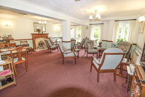 COMMUNAL LOUNGE- click for photo gallery